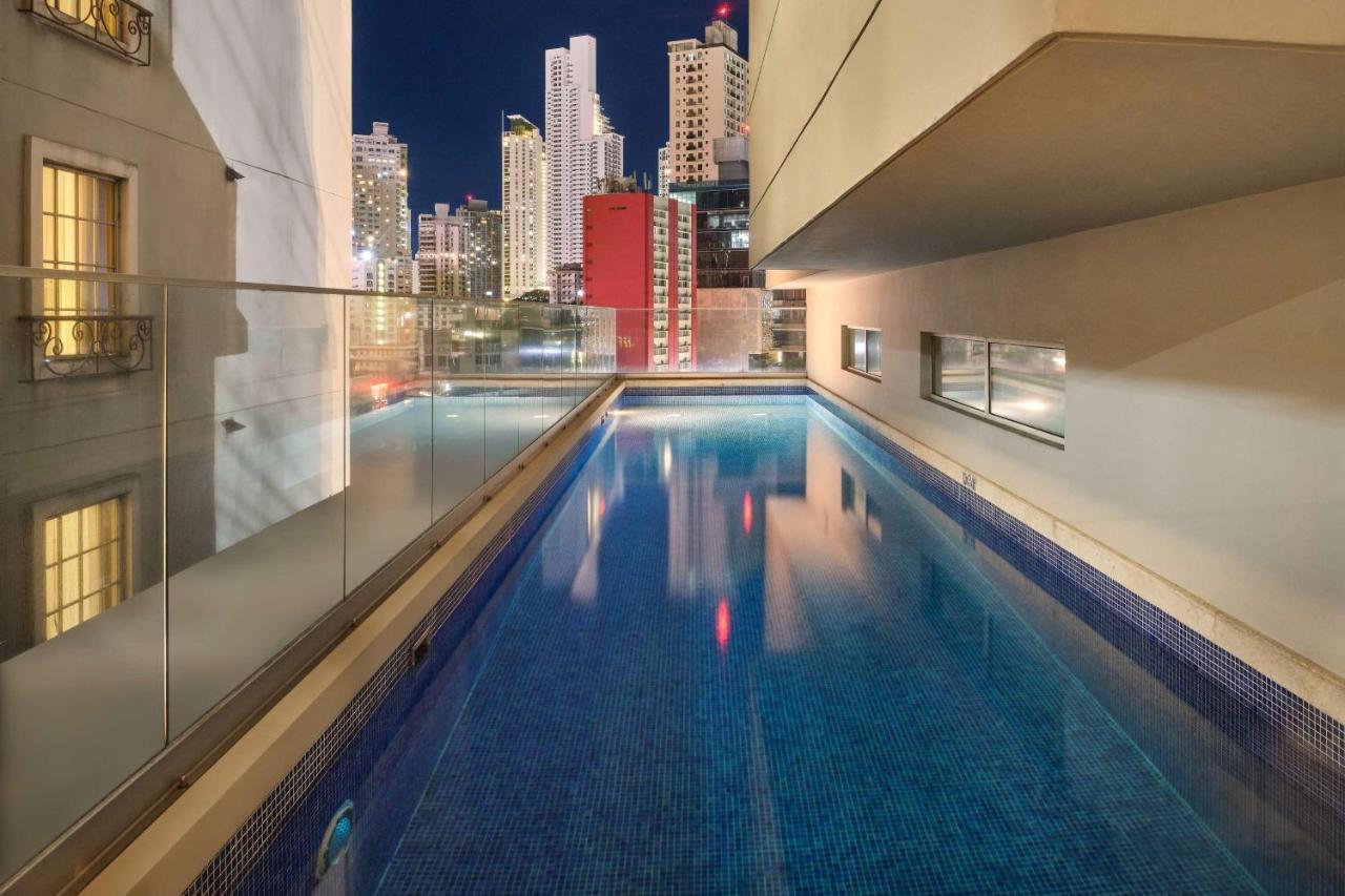 Bristol Panama, A Registry Collection Hotel מראה חיצוני תמונה The rooftop pool at the hotel