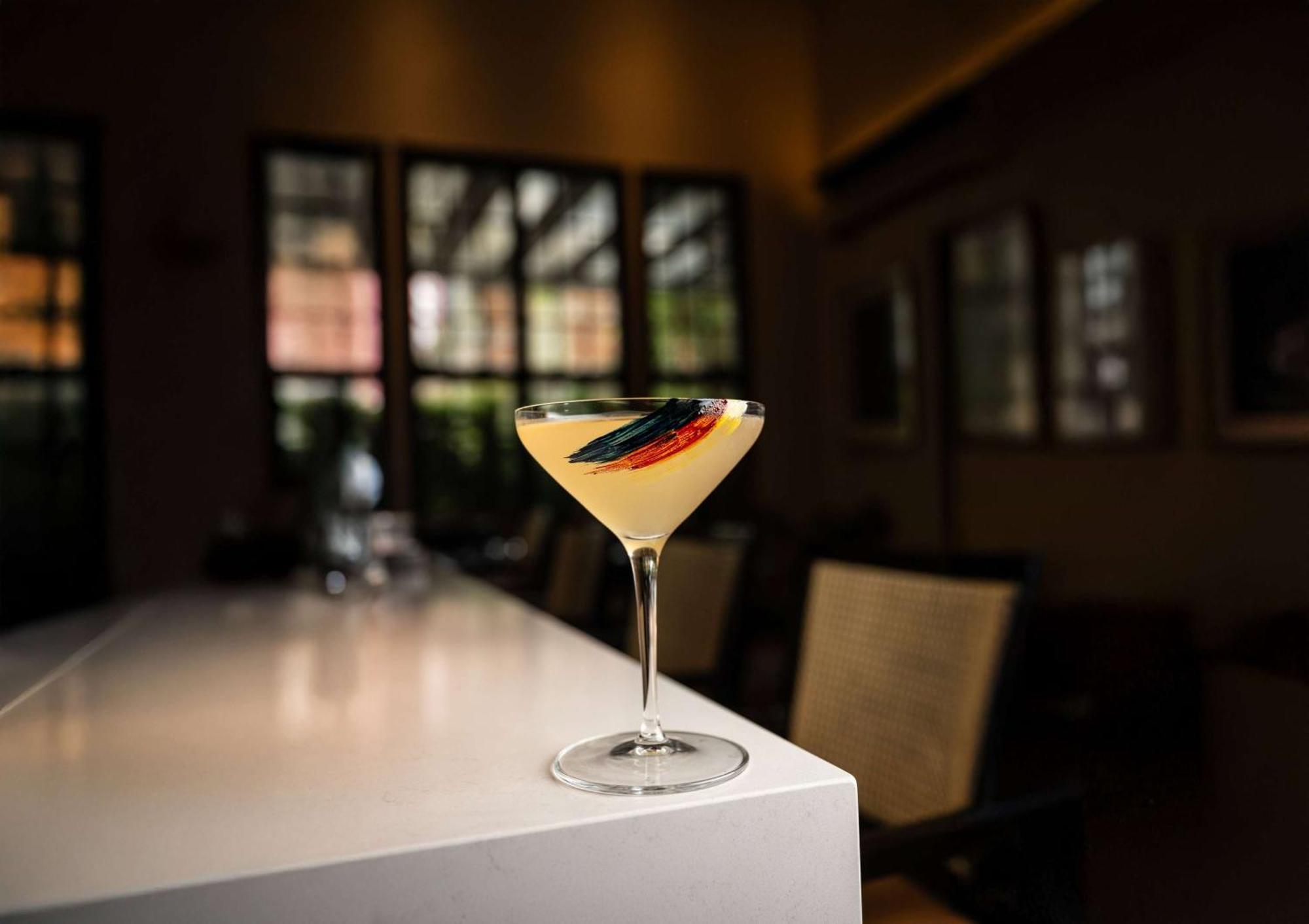 Bristol Panama, A Registry Collection Hotel מראה חיצוני תמונה A cocktail at the bar